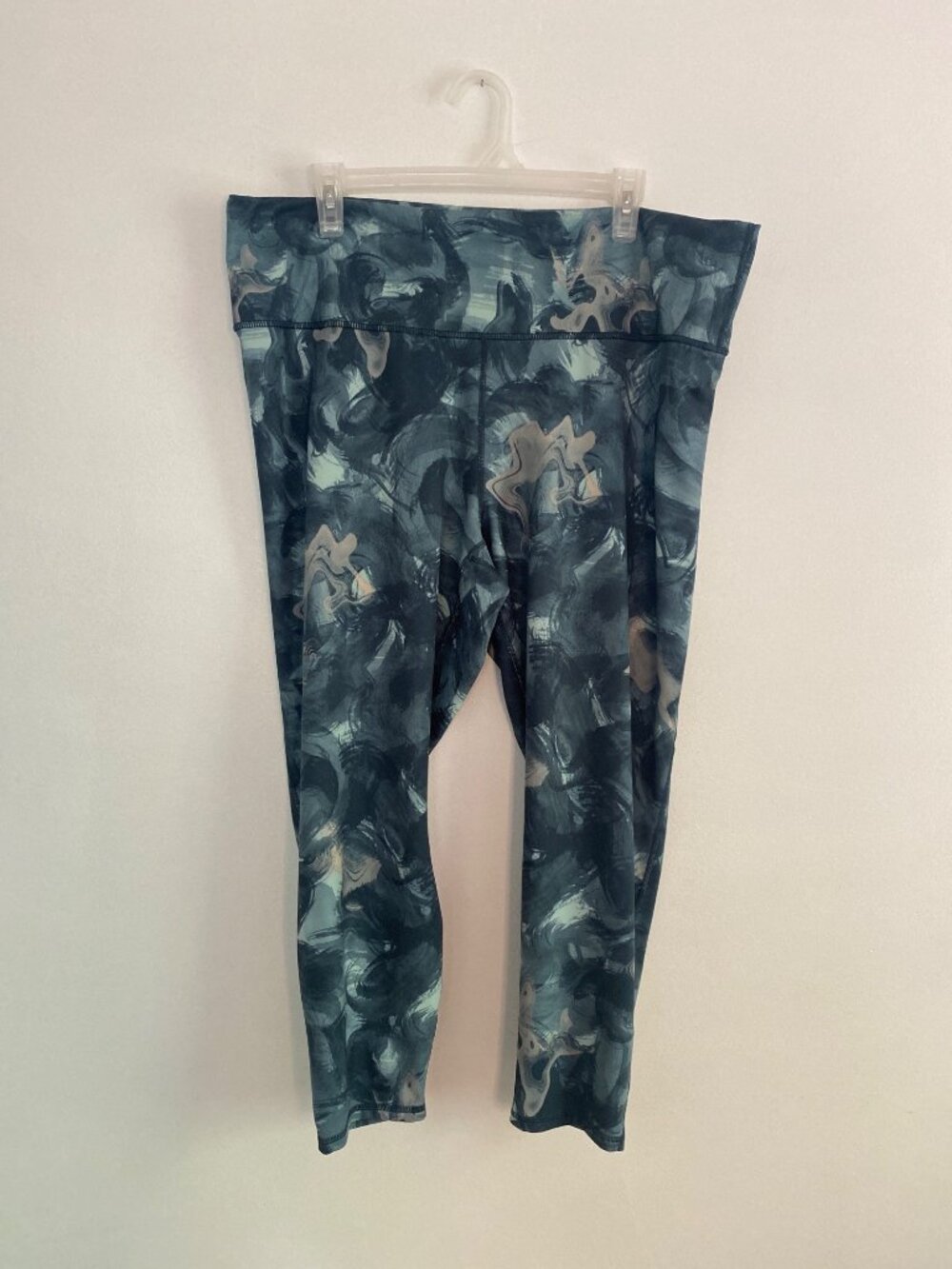 Fabletics PowerHold High-Rise Capri Leggings With Abstract Print Size 3X